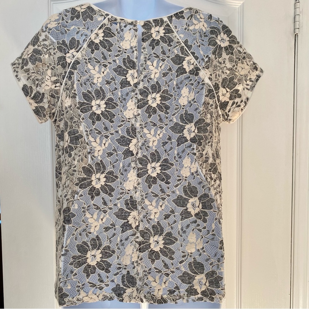 Versatile lace top - Picture 2 of 2